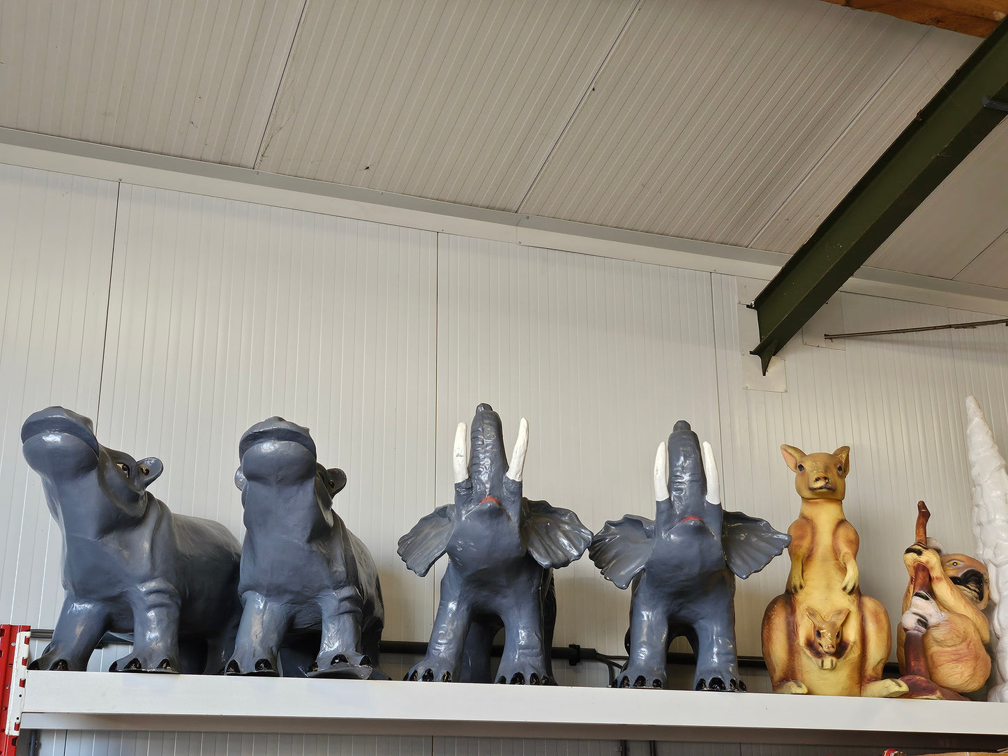 Kunstdieren w.o. Nijlpaarden, olifanten